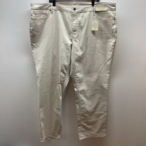 St. John's Size 26W Birch Straight Mid Rise Jeans. New With Tags.